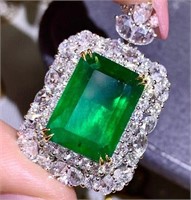 8.5ct natural emerald pendant in 18K gold