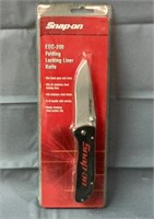 Unopened snap on folding locking liner knife