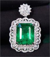 3.7ct natural emerald pendant in 18K gold