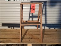 Small Wood 2-Step Step Ladder