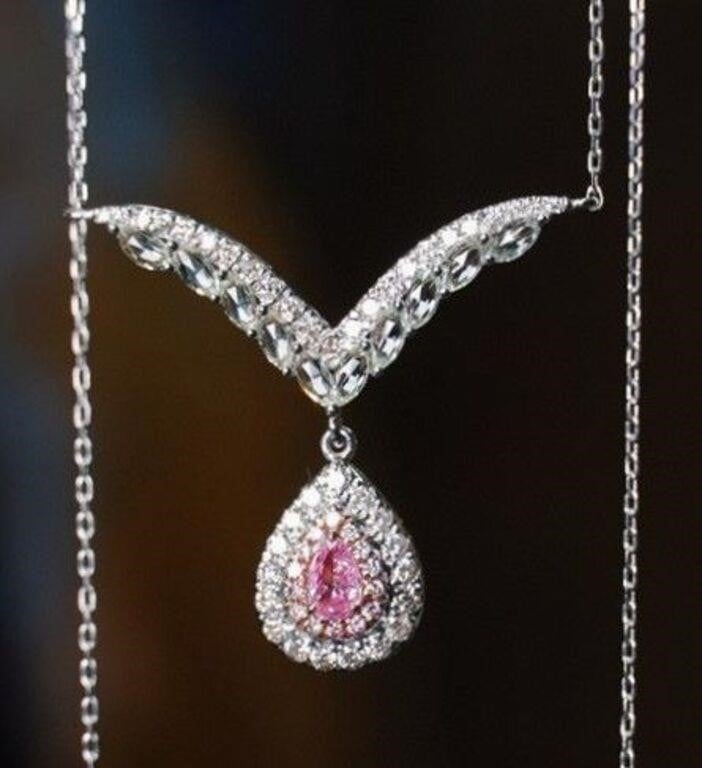 Natural pink diamond pendant 18k gold