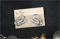 LOT OF SIX PAIRS OF EARRINGS