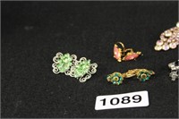 LOT OF EIGHT VTG. COSTUME PINS AND BROOCHES