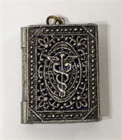 Early Medic Locket with Photo's