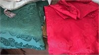 Lot holiday tablecloths, runners