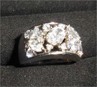 Ladies sterling silver ring  w/ 17 cz stones