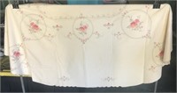 Vintage Oval Embroidered Tablecloth & 8 Napkins