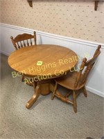42" Amish Oak round table w/2 straight back chars