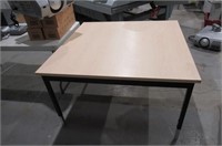 48"x48" Adjustable Height Table