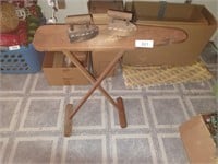 Online Auction - Antiques & Collectibles (Loogootee, IN)