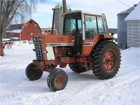 IH 886 TRACTOR (1 Owner)