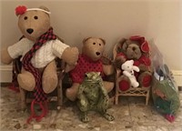 LOT OF TEDDY BEARS IN CHAIRS