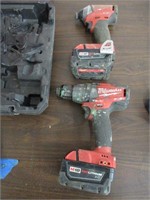 MILWAUKEE DRILL SET, CHARGER & (2) BATTERIES WORKS