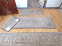8' X 12' AREA RUG W/(2) MATCHING SMALLER RUGS....