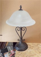 TABLE LAMP, 20" TALL
