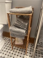 Towel Shelf w/towels
