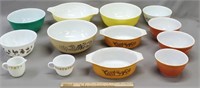 Pyrex Mixing Bowls & Cups Vintage Kitchenware