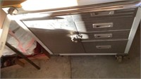35x20 4 Drawer, 1Door Tool Box , On Rollers, With
