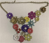 VINTAGE GOLD TONE ENAMEL FLOWER NECKLACE