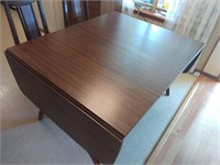 DINING TABLE WITH 3 LEAVES AND6 CHAIRS