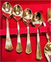 Farberware Gold Toned Silverware Set in Wooden