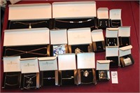 (17) Sarah Coventry Jewelry Pieces
