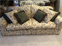 Large Fabric Floral Pattern Couch w/Pillows