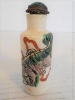Porcelain Cylindrical Snuff Bottle with Foo Lion