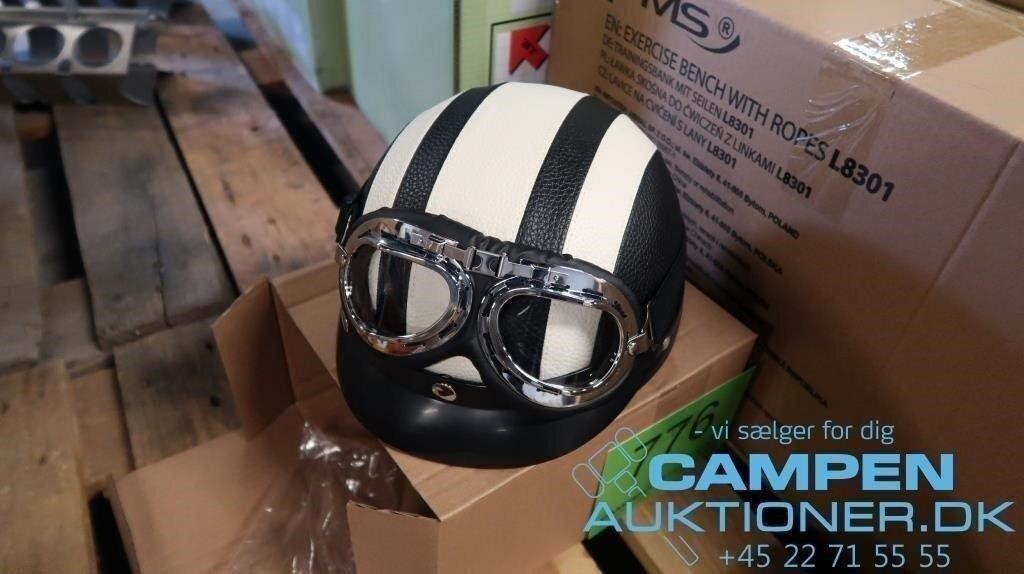 foretrække vil gøre Kommandør Retro Mc hjelm med briller | Campen Auktioner A/S