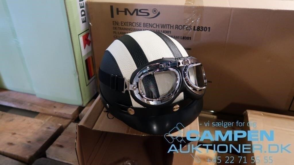 foretrække vil gøre Kommandør Retro Mc hjelm med briller | Campen Auktioner A/S