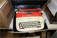 New Royal Safari Typewriter in Case w/manual