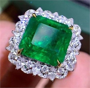 7.8ct Natural Emerald Ring in 18k Yellow Gold