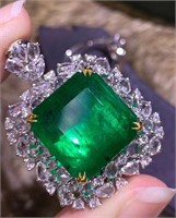 5.8ct Natural Emerald Pendant in 18k Yellow Gold