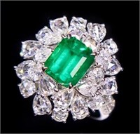 2.6ct Natural Emerald Ring in 18k Yellow Gold