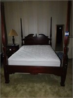 CANOPY QUEEN SIZE BED