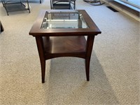 Vineyard End Table w/ Glass Top