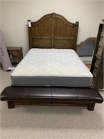 Pulaski Heartland Falls Queen Bed w/ Footboard