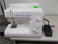 JANOME School Mate Sewing Machine 750LE