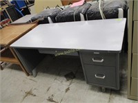 Metal 3 Drawer Desk