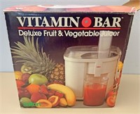 Deluxe fruit and vegetable juicer