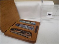 Folding Knives in Wood Case (3)