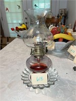 BEAUTIFUL VINTAGE OIL LAMP AND TRAY