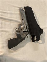 Smith and Wesson 629 classic, 44 Remington magnum