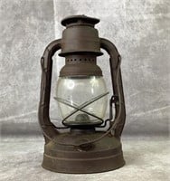 11" vintage Dietz little wizard lantern.