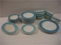 Vintage Pyrex dishes & bowls - 31 pieces