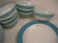 Vintage Pyrex dishes & bowls - 31 pieces