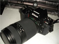 Nikon 35mm camera w/tripod N8008s