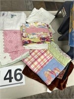 Small quilt, table runners, placemats etc