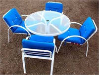 Patio Table w/Plastic Top and 4-Chairs