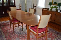 Mid-Century Teak Dining Table w/2 Leaves and 4